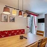 Apartment Mit Blick Auf Berge
