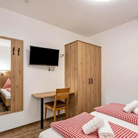 Mit Blick Auf Berge ザンクト・ヨーハン・イム・ポンガウ