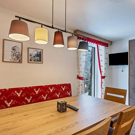 アパート Mit Blick Auf Berge